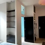 With A Bathroom And Private Entrance Door アパート *