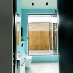 アパート With A Bathroom And Private Entrance Door ベルリン