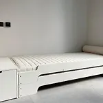 With A Bathroom And Private Entrance Door アパート *