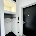 アパート With A Bathroom And Private Entrance Door