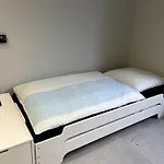 With A Bathroom And Private Entrance Door アパート *