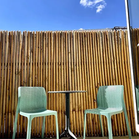 With A Bathroom And Private Entrance Door Apartamento *