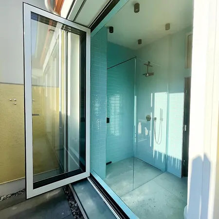 Appartement With A Bathroom And Private Entrance Door *