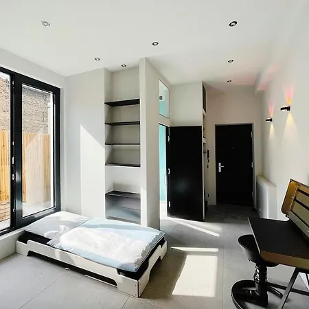 Apartamento With A Bathroom And Private Entrance Door