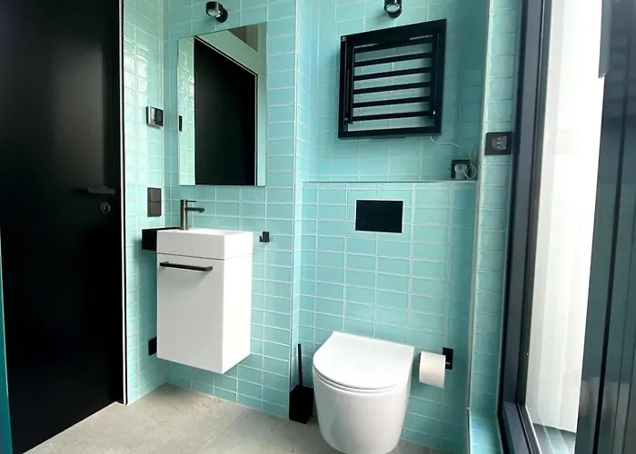 With A Bathroom And Private Entrance Door Lägenhet Berlin