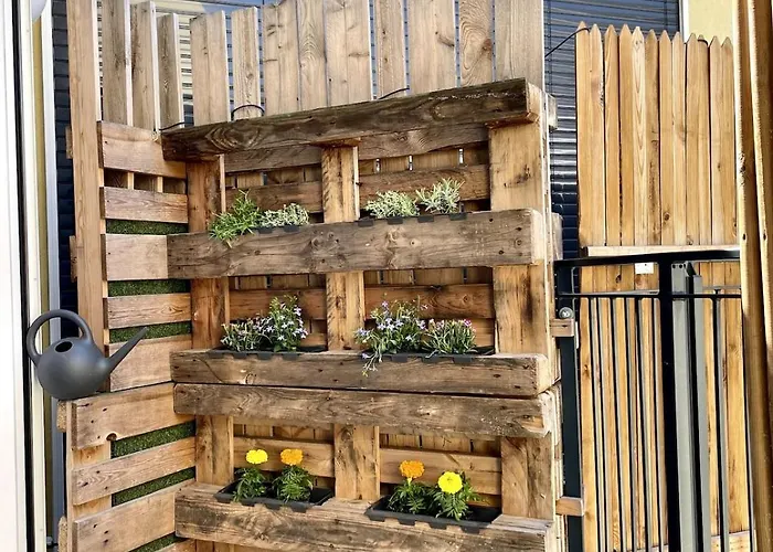 With A Bathroom And Private Entrance Door شقة برلين