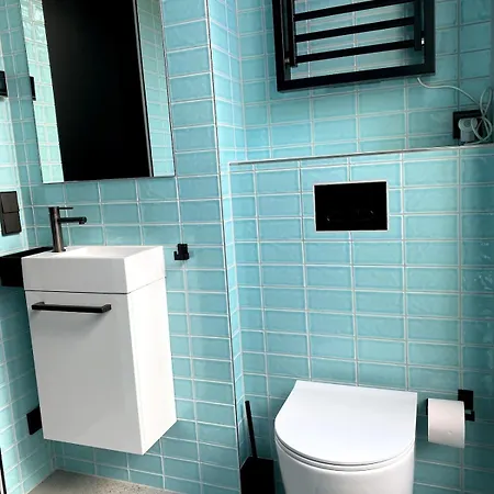 With A Bathroom And Private Entrance Door شقة *