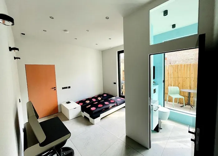 With A Bathroom And Private Entrance Door Appartement