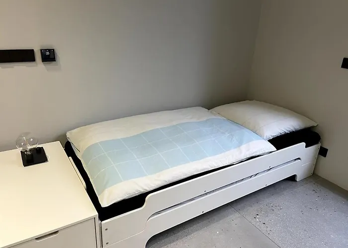 With A Bathroom And Private Entrance Door Appartement *