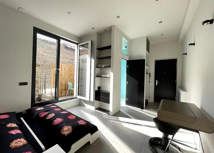 With A Bathroom And Private Entrance Door Daire Berlin